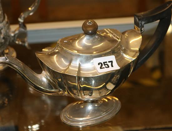 Late Victorian silver oval melon panelled teapot, London 1898, 13oz gross